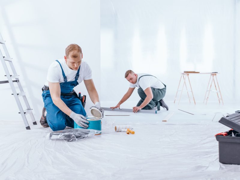 painter-during-interior-finishing-work.jpg